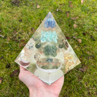 Ruimte Geven Piramide met Kyaniet, Amazoniet, Peridoot, Groene Jade en Meer