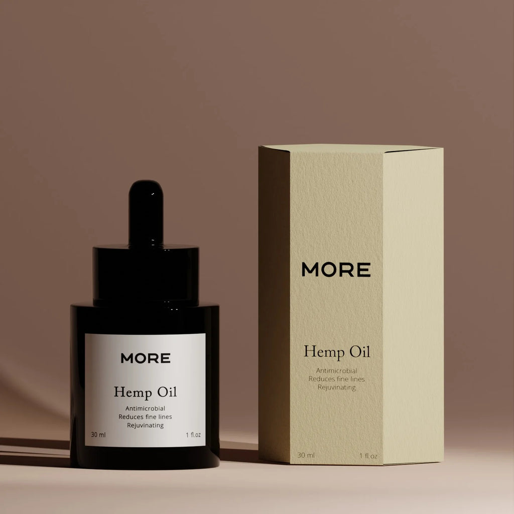 100% biologische koudgeperste hennepzaadolie, rijk aan essentiële vetzuren, vitamines A, C, E en F. Perfect voor het hydrateren en herstellen van de huid, ideaal voor alle huidtypes, van droog tot vette huid. Beschermt tegen omgevingsinvloeden en bevordert de natuurlijke barrièrefunctie van de huid.

