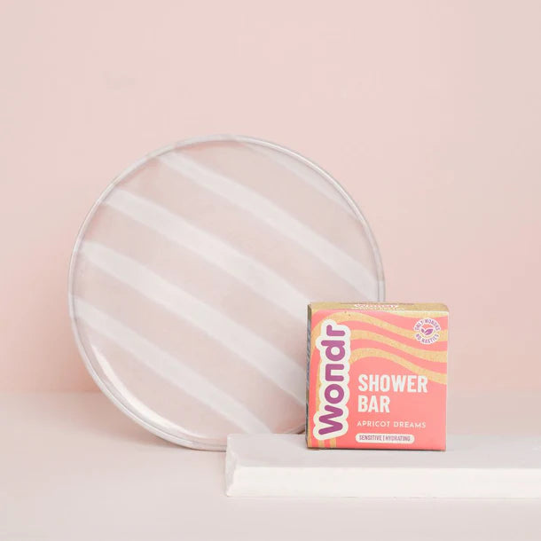 Geniet van een zachte en gehydrateerde huid met de WONDR Apricot Dreams Shower Bar, gemaakt met voedende ingrediënten.

