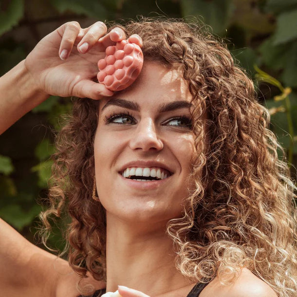 Deze shampoo bar met meloengeur is ideaal voor alle haartypes, hydrateert intens en verzorgt de hoofdhuid.

