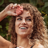 Deze shampoo bar met meloengeur is ideaal voor alle haartypes, hydrateert intens en verzorgt de hoofdhuid.

