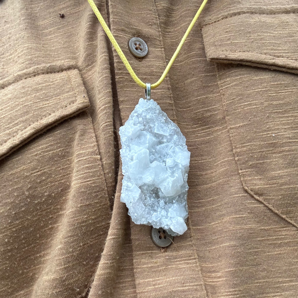 Prachtige handgemaakte Zeoliet ketting, bevorderend voor spirituele groei en innerlijke balans. Een elegante sieradenoptie met betekenis.