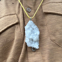 Prachtige handgemaakte Zeoliet ketting, bevorderend voor spirituele groei en innerlijke balans. Een elegante sieradenoptie met betekenis.
